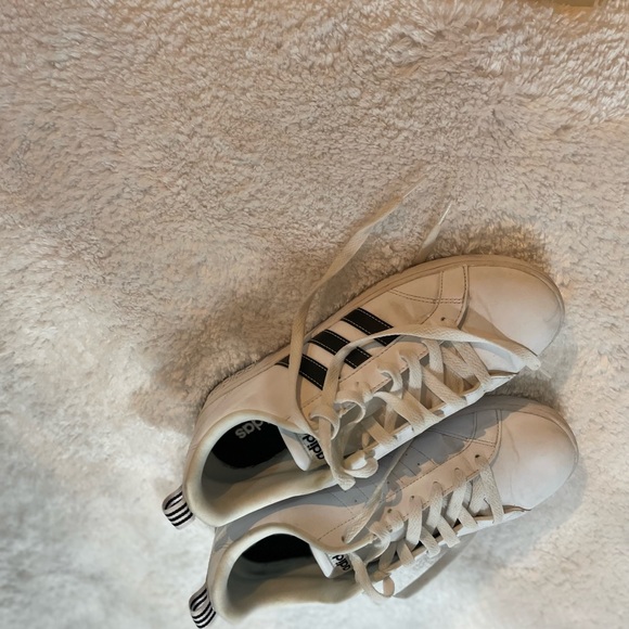 Ladies Adidas sneakers, size 9 like new - Picture 5 of 5